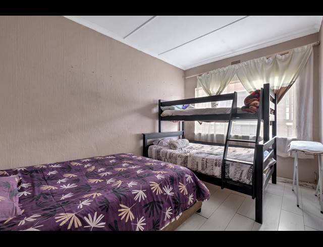 2 BEDROOM TOWNHOUSE FOR SALE IN WINDSOR WEST